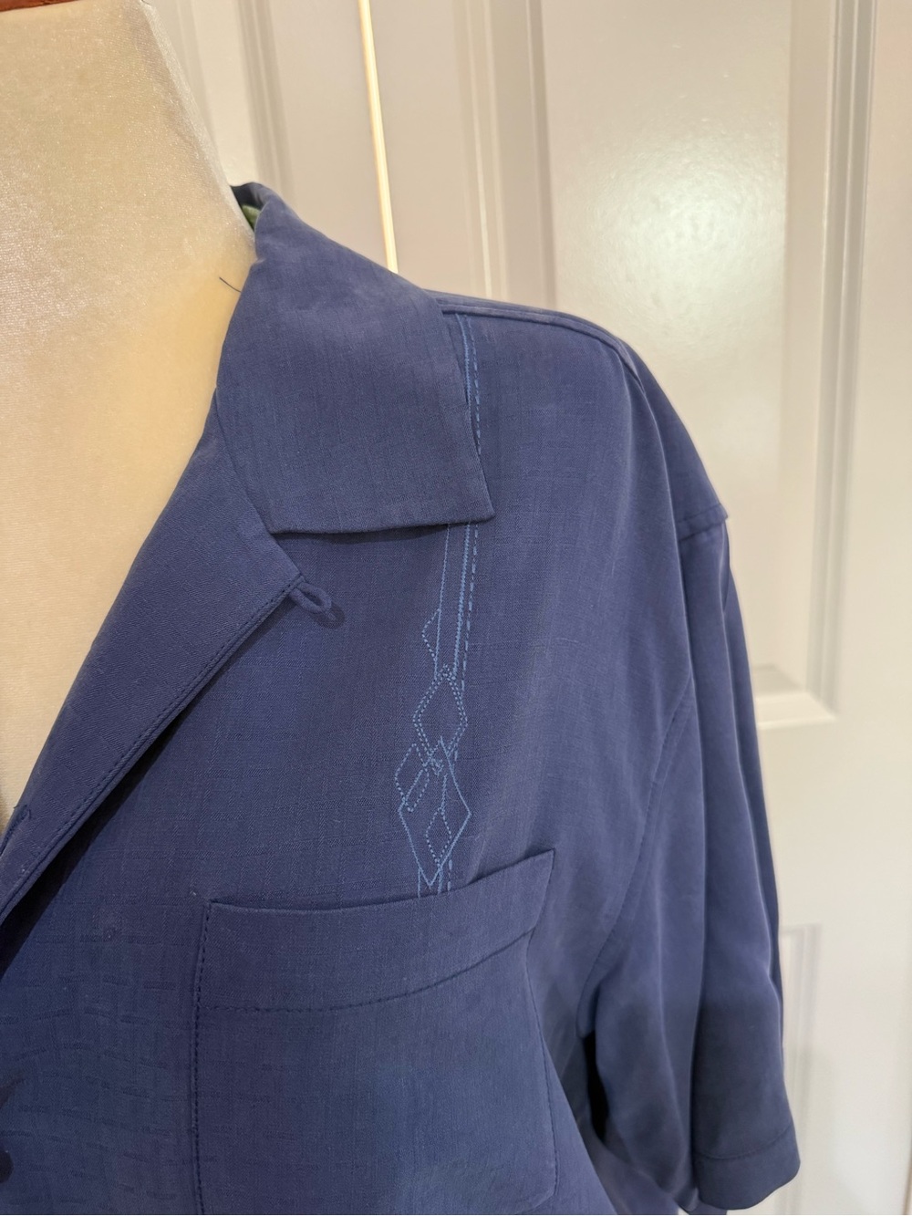 Tommy Bahama Blue 100% Silk Short Sleeve Button-Front Shirt L Double Take Cigars - Picture 5 of 7